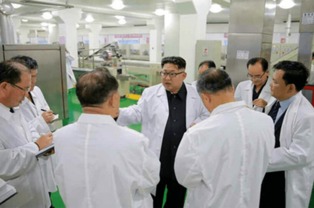 金正恩視察平壤食品工廠，贊國產(chǎn)設(shè)備如美男子，強調(diào)農(nóng)產(chǎn)品自給自足